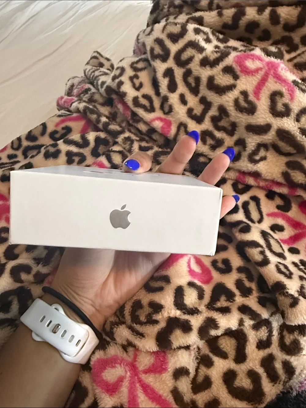 Apple White Wireless Earbuds with Charging Case